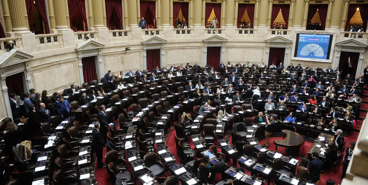 El Ejecutivo convocó al Parlamento a retomar sus actividades entre el 20 de enero y el 21 de febrero.