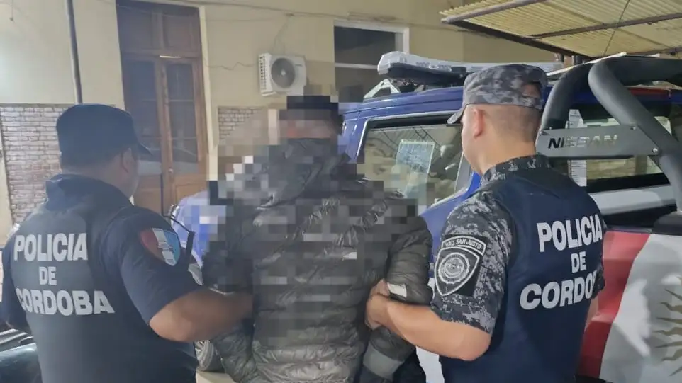 El detenido era trasladado a se sede policial.