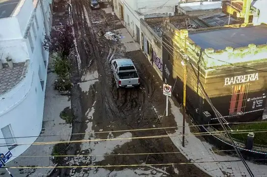Alerta por tormentas en Bahía Blanca: suspenden clases turno tarde y transporte público