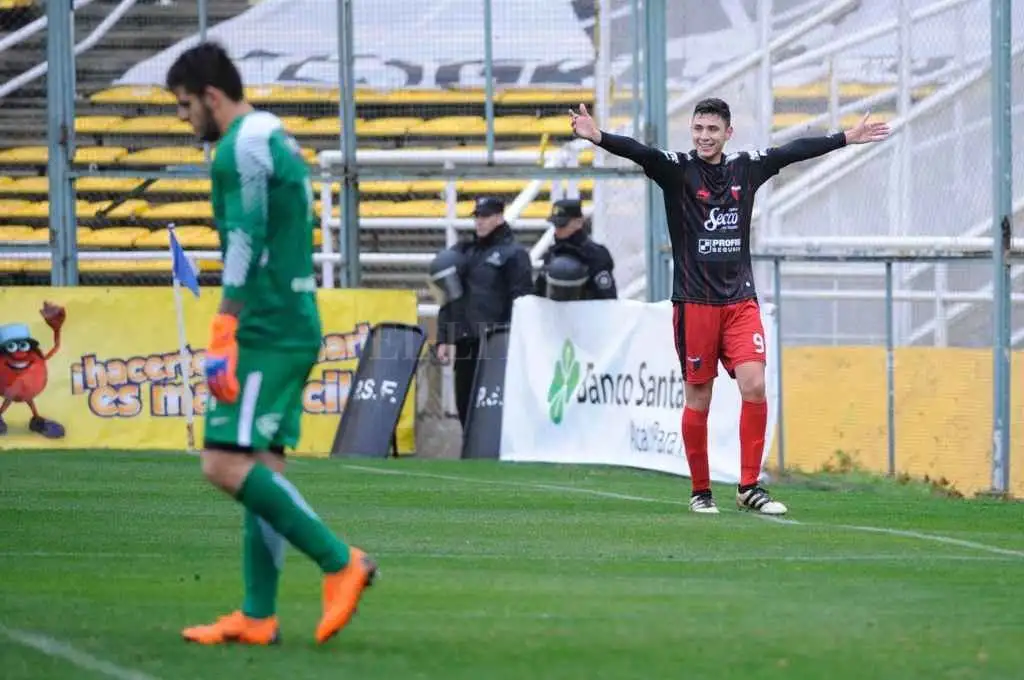 Colón: el plantel viajó a Buenos Aires y de ahí a Brasil