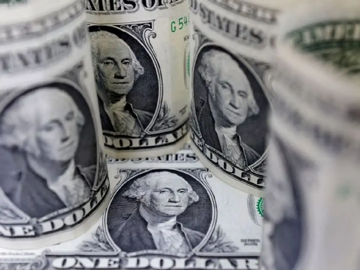 El dólar "blue" se dispara $25 y se acerca a los $490, en una jornada volátil