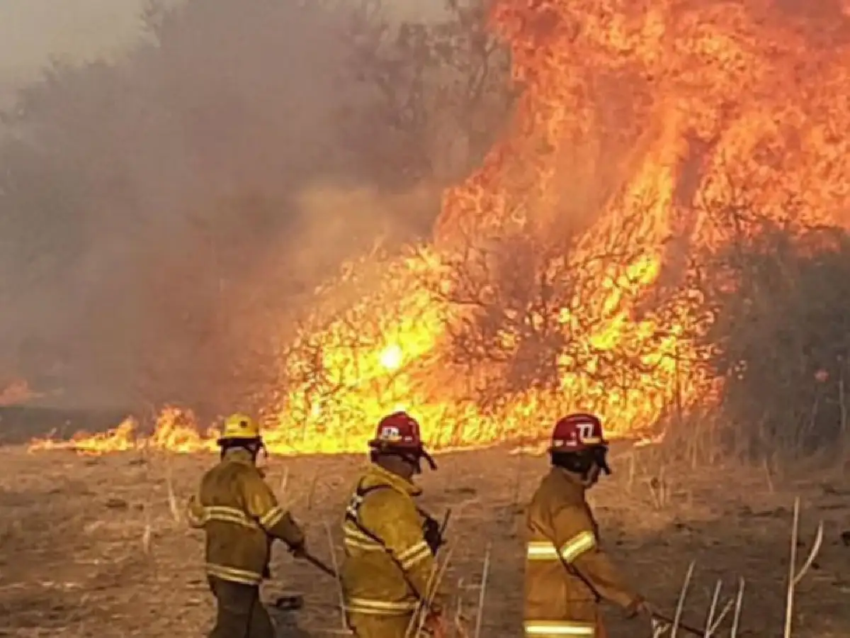 Trasladan a detenidos por incendios a cárcel de Cruz del Eje