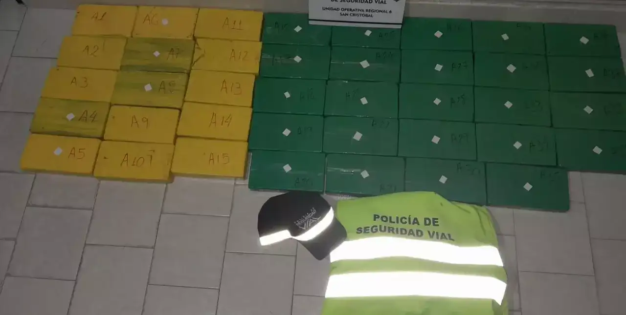 Policía Vial interceptó un Jeep y secuestró 41 kilos de cocaína