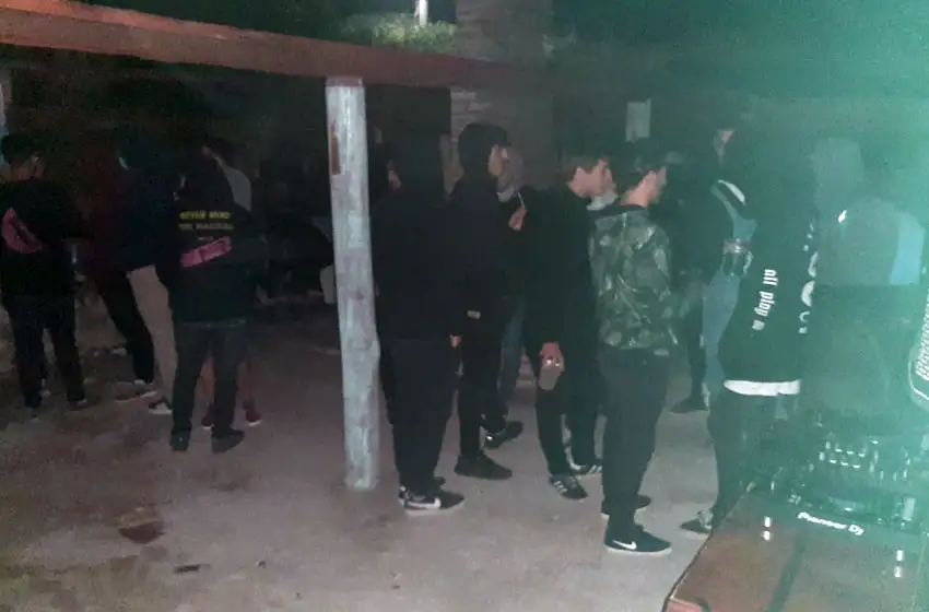 Desactivan una fiesta clandestina con casi medio centenar de personas