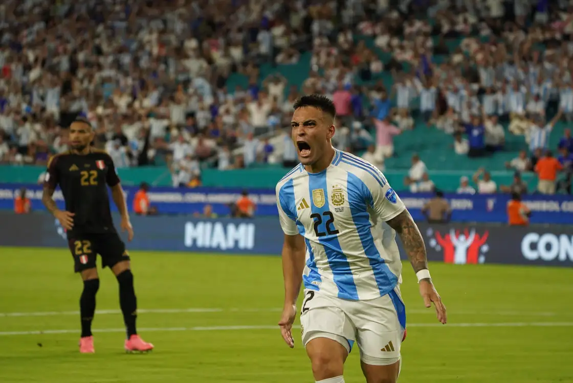 Lautaro Martínez hizo un doblete para la victoria argentina