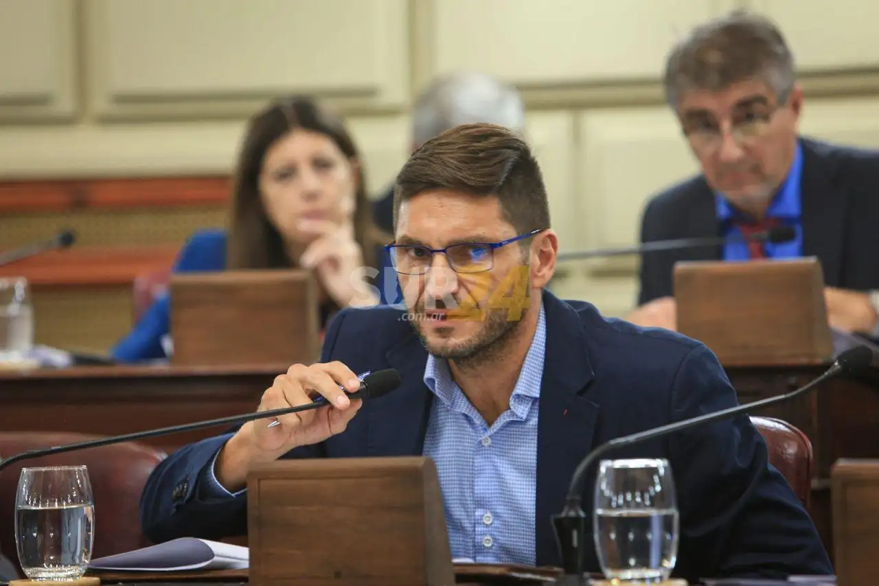 Maxi Pullaro: “Nos debían 600 mil millones y nos dieron papeles mojados”