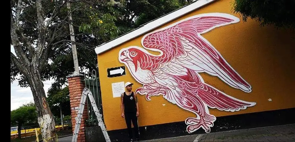 Un tatuador colombiano pintó un mural con sangre humana