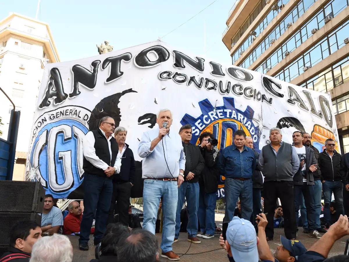 Miles de delegados metalúrgicos se movilizaron en demanda de un aumento salarial de 30% 