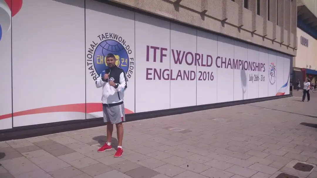 Bazán espera su momento en el Mundial