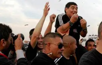Diego Maradona dio una charla motivacional