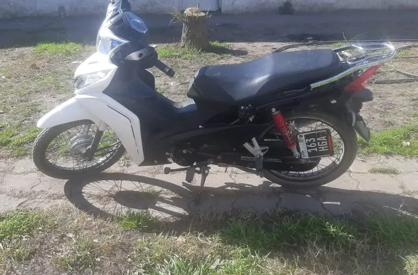 Circulaba en una moto con numeración suprimida