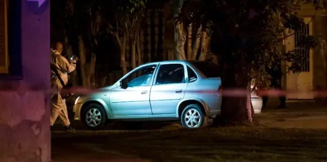 Hallaron a un hombre asesinado dentro de un auto en la ciudad de Rosario