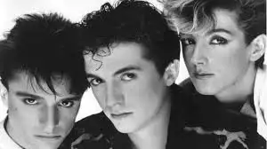 Corrigen falta gramatical en un histórico hit de “Mecano”