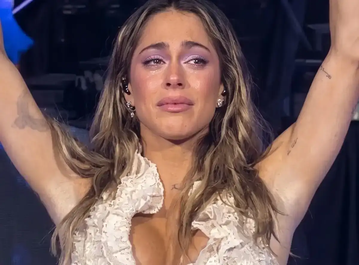 Tini Stoessel volvió a los escenarios tras la polémica en Miami y no pudo contener las lágrimas.