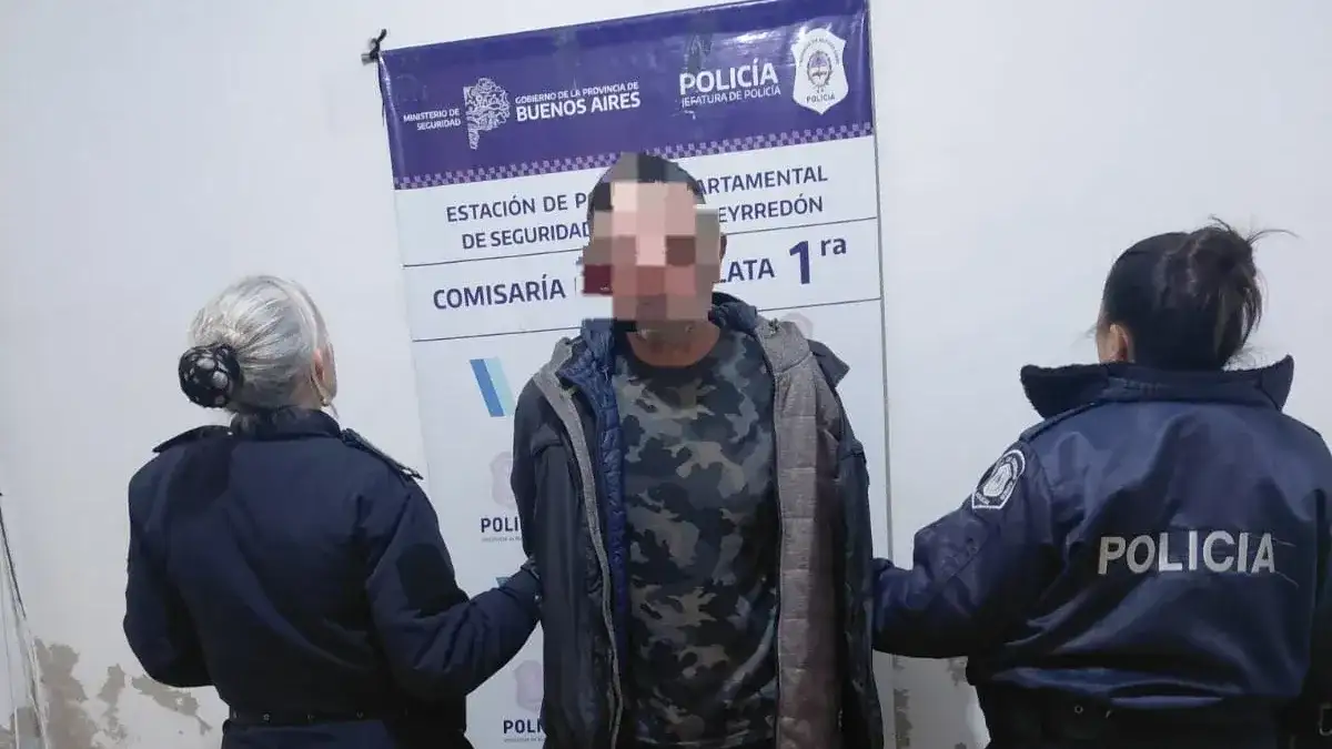 Intervino la Fiscalía de Flagrancia, a cargo de Mariana Baqueiro, que dispuso las actuaciones correspondientes, la notificación de la formación de una causa por el hecho y el traslado del aprehendido a la Unidad Penal N.º 44 de Batán.