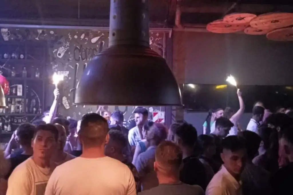 Prendieron una bengala en un boliche