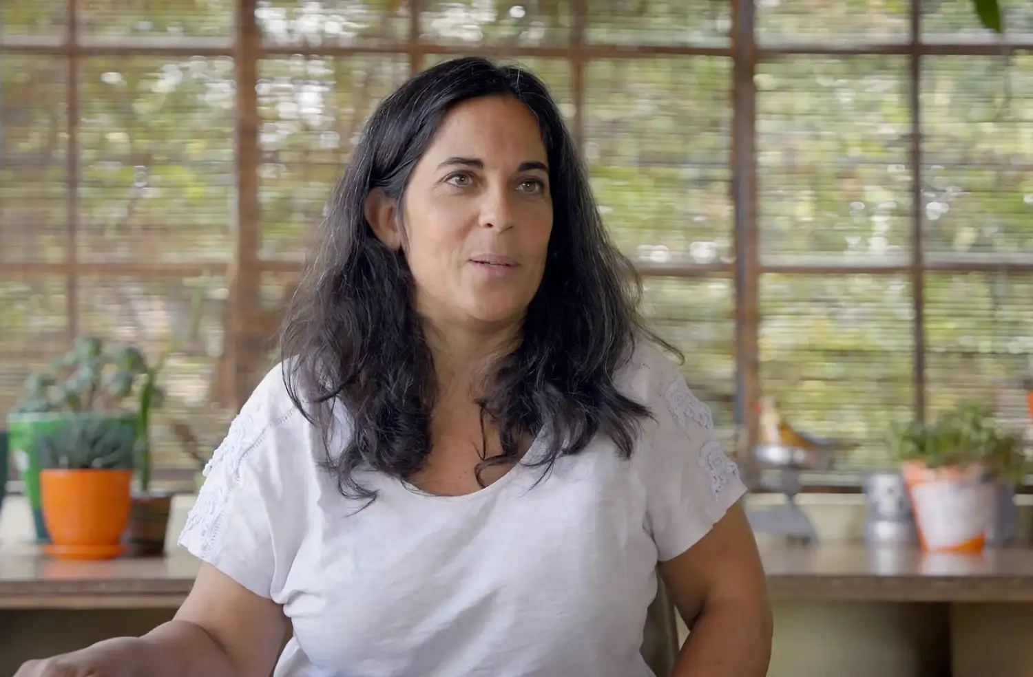 La película reconstruye la trayectoria de Kalinec, hija del ex comisario de la Policía Federal Eduardo Emilio Kalinec.