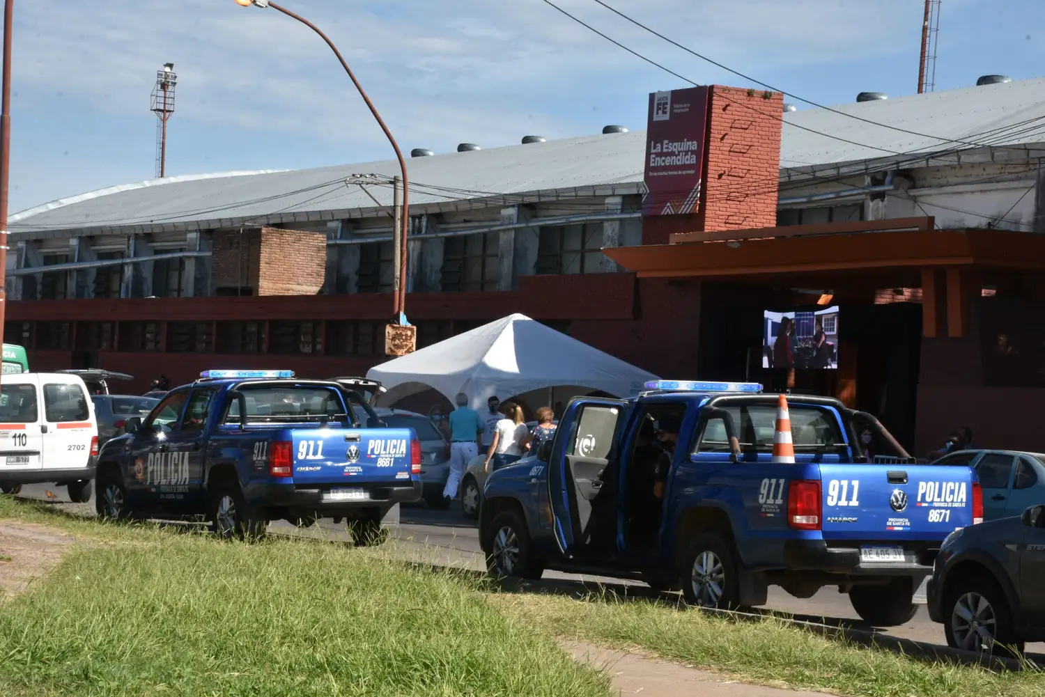 Arrastraron a un joven para robarle el celular