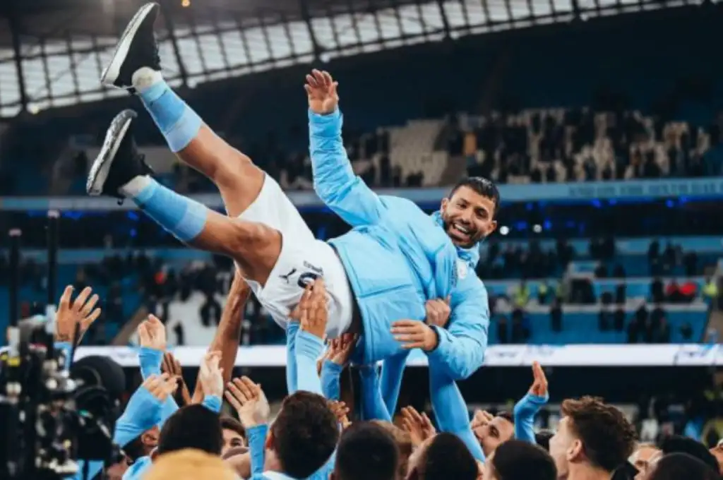 El Kun Agüero se despidió del Manchester City con regalos para los empleados
