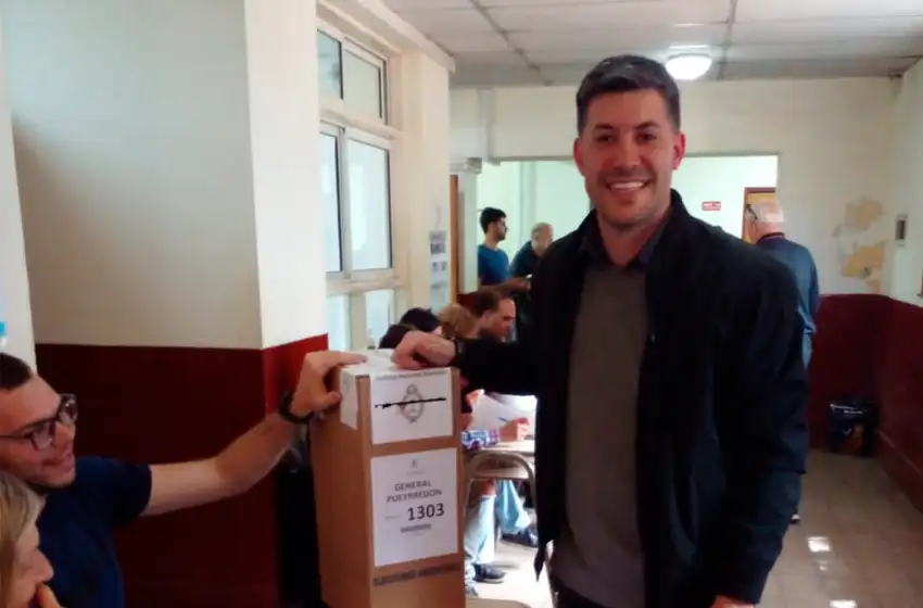 El candidato a primer concejal por La Libertad Avanza votó este mediodía