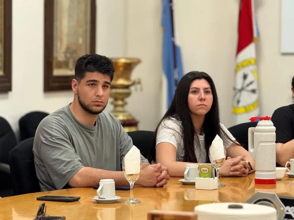 Juventud al Congreso. Valentina Ravera junto a Agustín Pellegrini.
