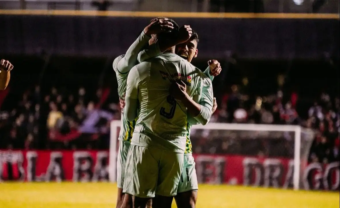 El abrazo de gol de Aldosivi (FOTO: Prensa Aldosivi)