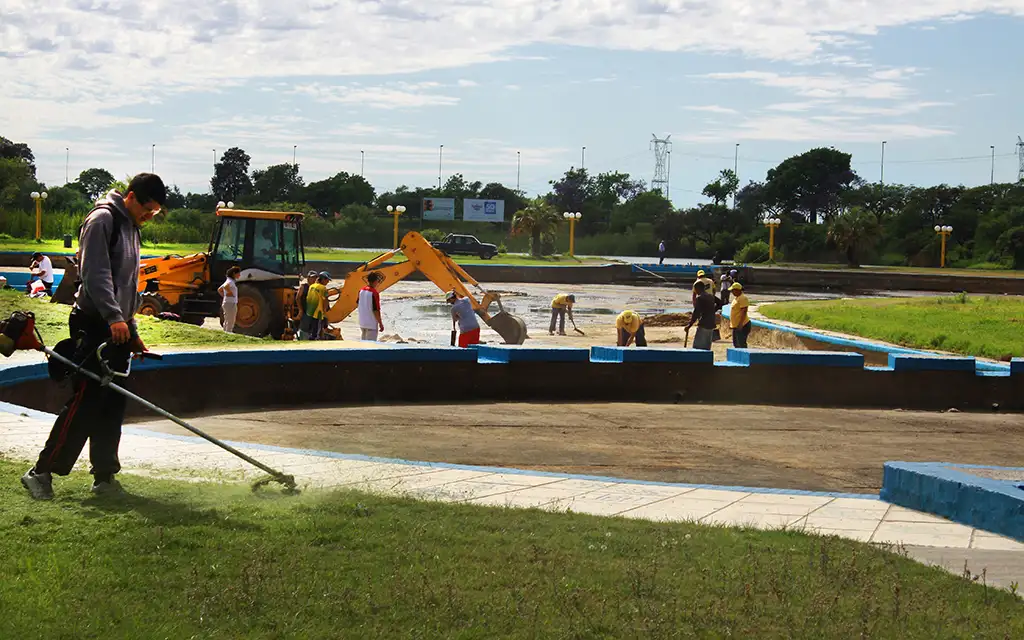 El Municipio pone en condiciones los piletones de los parques Sur y Juan de Garay