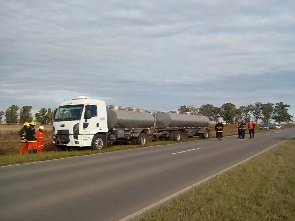 Choque entre moto y camión deja un muerto a la altura de Seeber