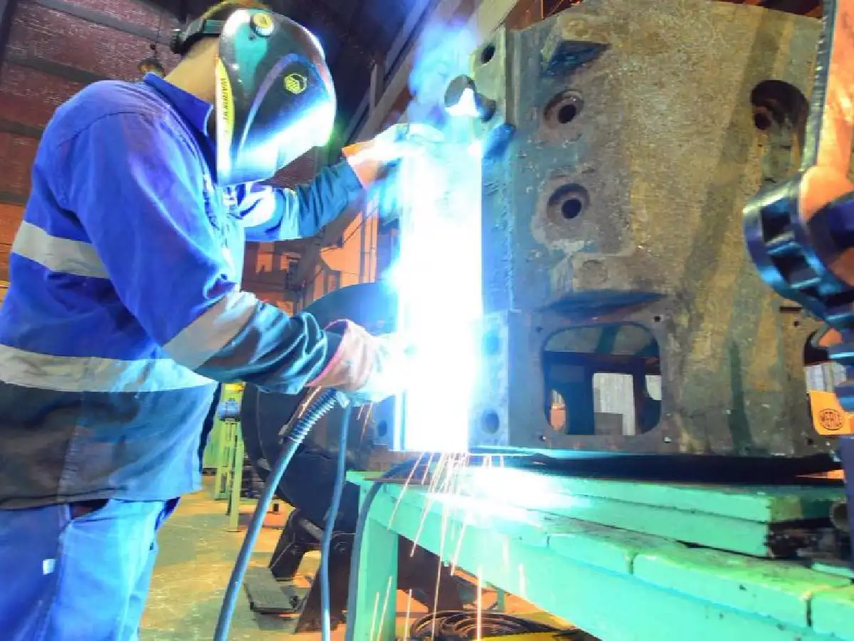 La actividad industrial bajó 6,4% en agosto