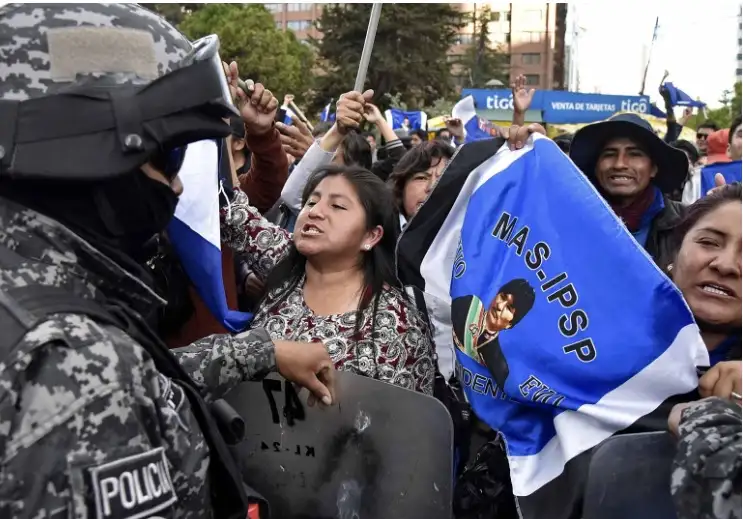 Estalla la violencia en Bolivia mientras se espera el resultado electoral