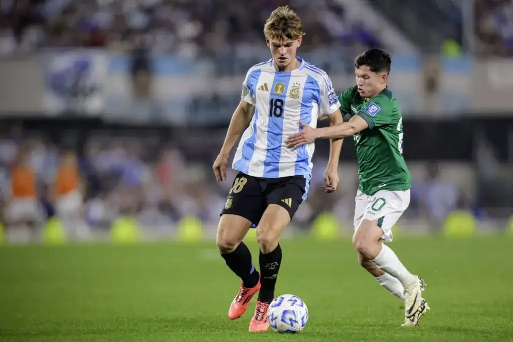 Nico Paz tiene chances de ser titular frente a Chile.