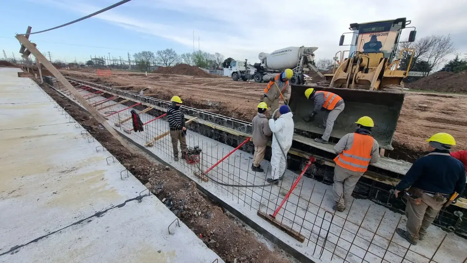 Avanza la obra de entubamiento del canal de desagüe pluvial de Antártida Argentina