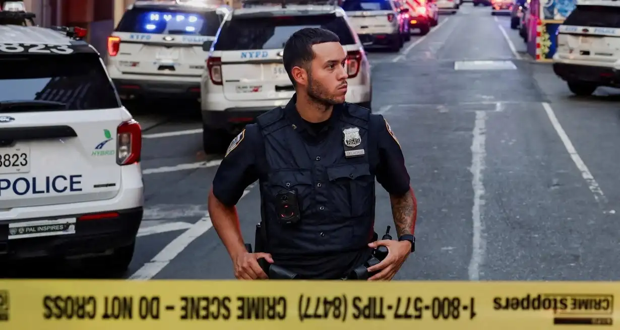 La policía trabaja en el lugar. Reuters
