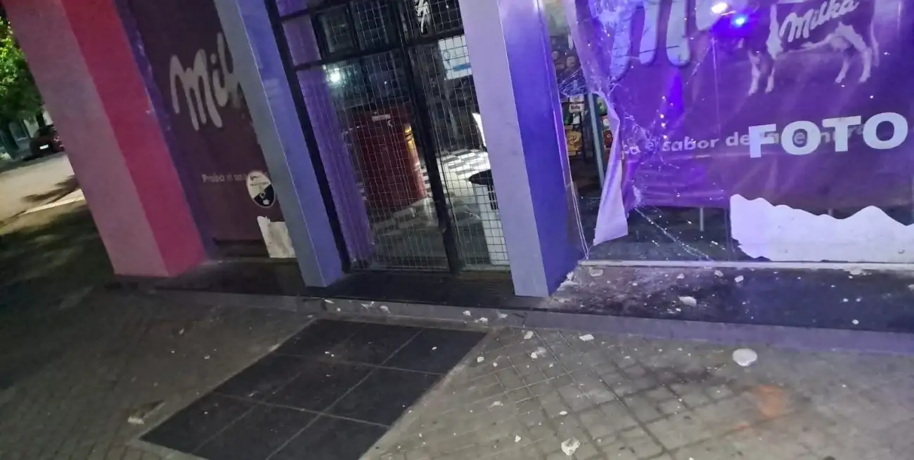 Robo y vandalismo en un maxikiosco