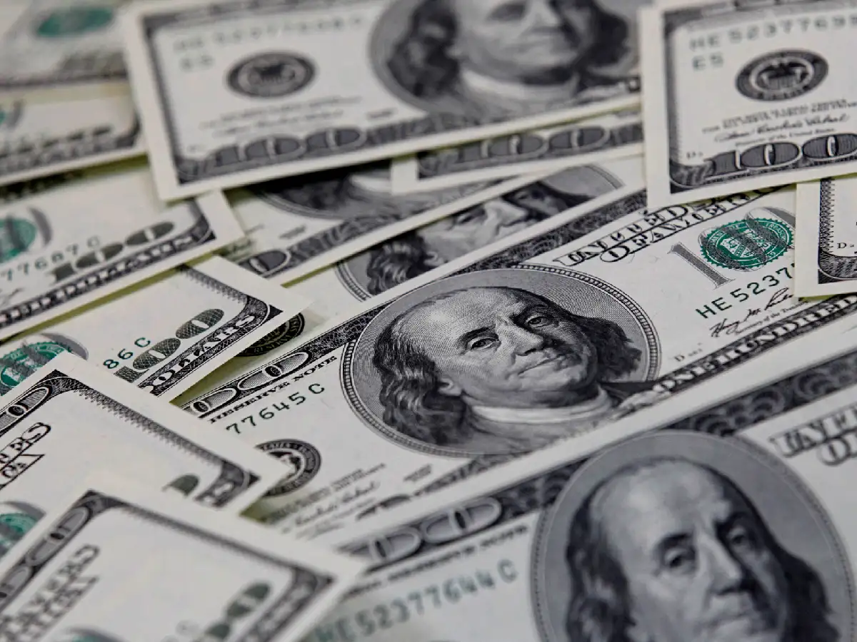 El dólar blue alcanzó los $400 y marcó otro récord