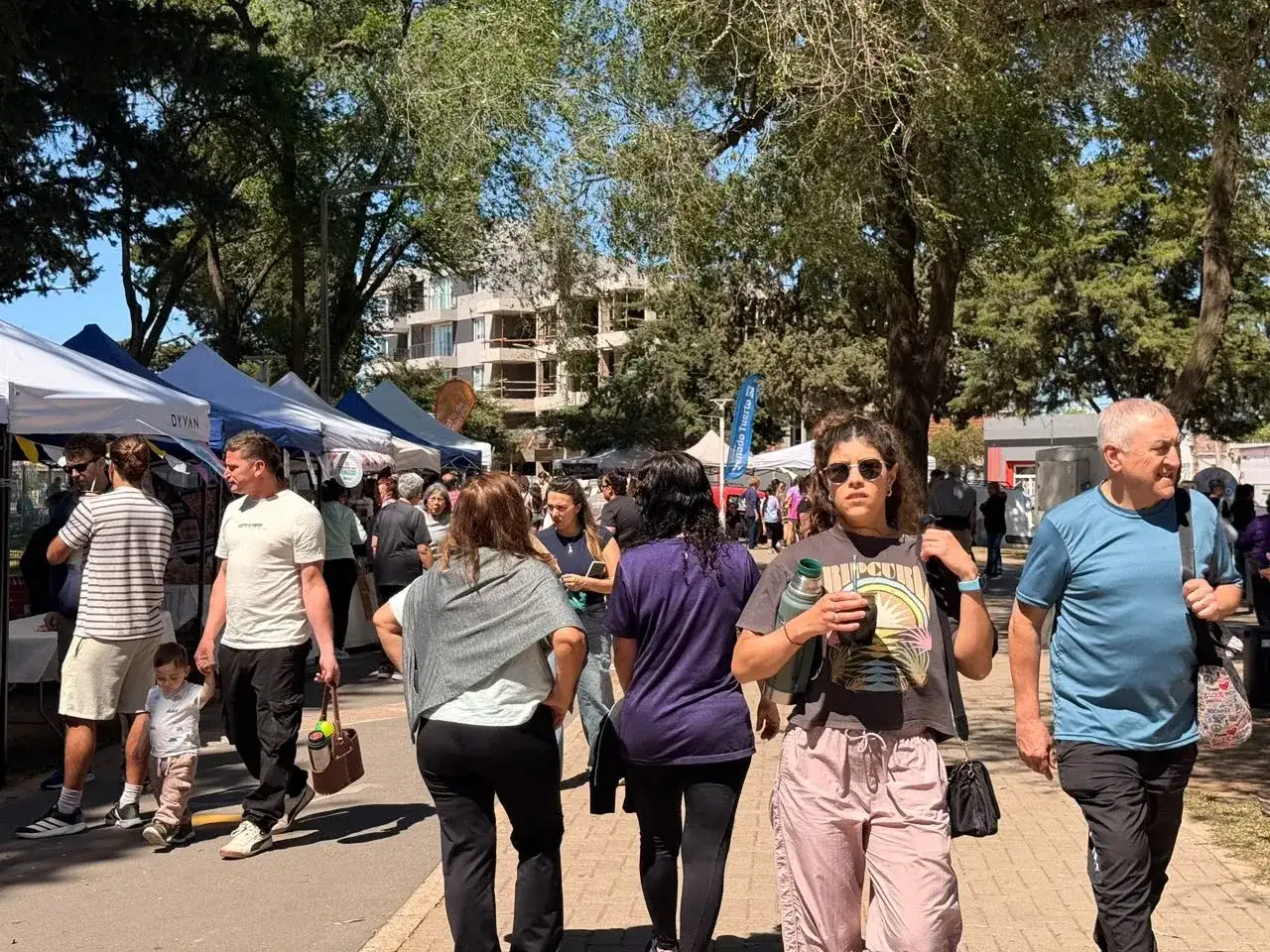 Buen marco de público en el Parque Municipal General Belgrano.