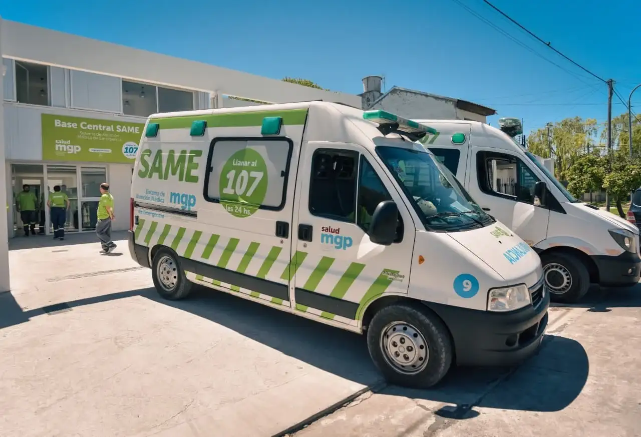 El sistema local se estructura sobre ambulancias equipadas y una red de derivación público-privada con prenotificación a centros con neuroimágenes disponibles.