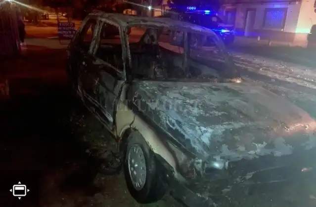Auto quemado en el norte de la ciudad