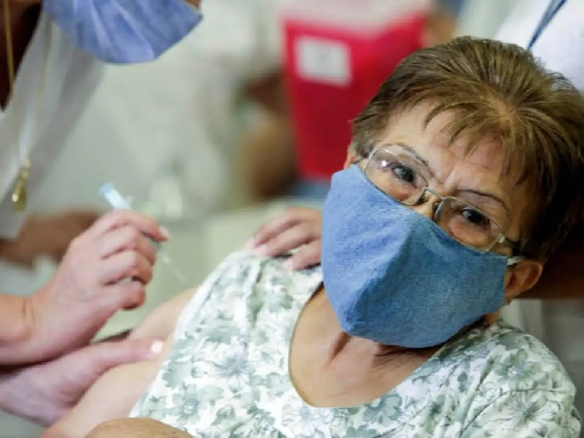 Postergaron la vacunación a mayores de 70 contra el coronavirus