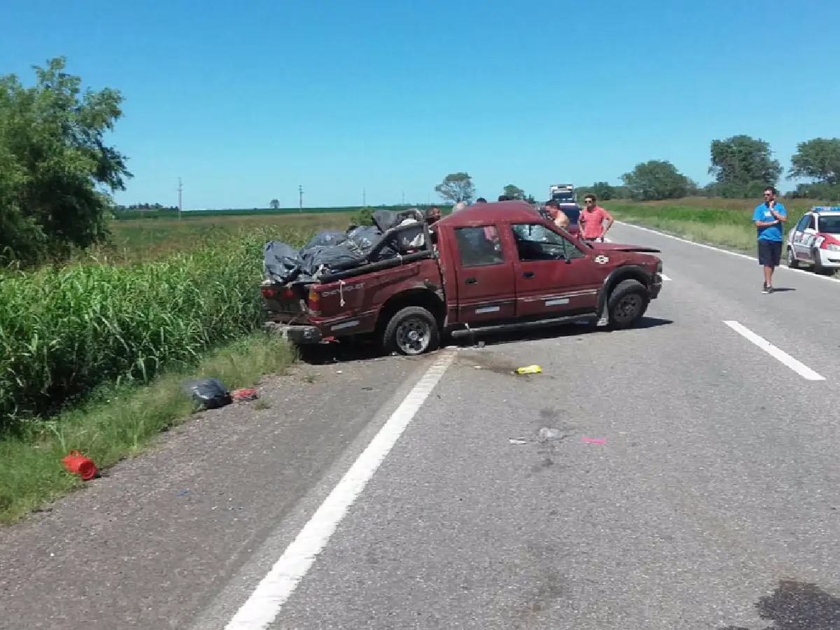Muere niño de 12 años tras vuelco de camioneta en la ruta 158 