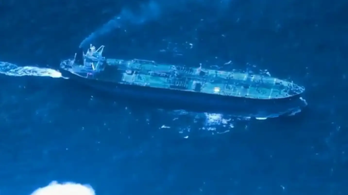 Buque petrolero interceptado por fuerzas estadounidenses durante el bloqueo naval en el Caribe. (Foto: EFE/ @southcom).