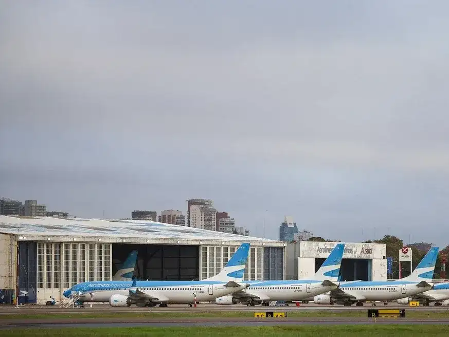 Controladores aéreos mantienen un cronograma de medidas que afecta a la aviación de carga.