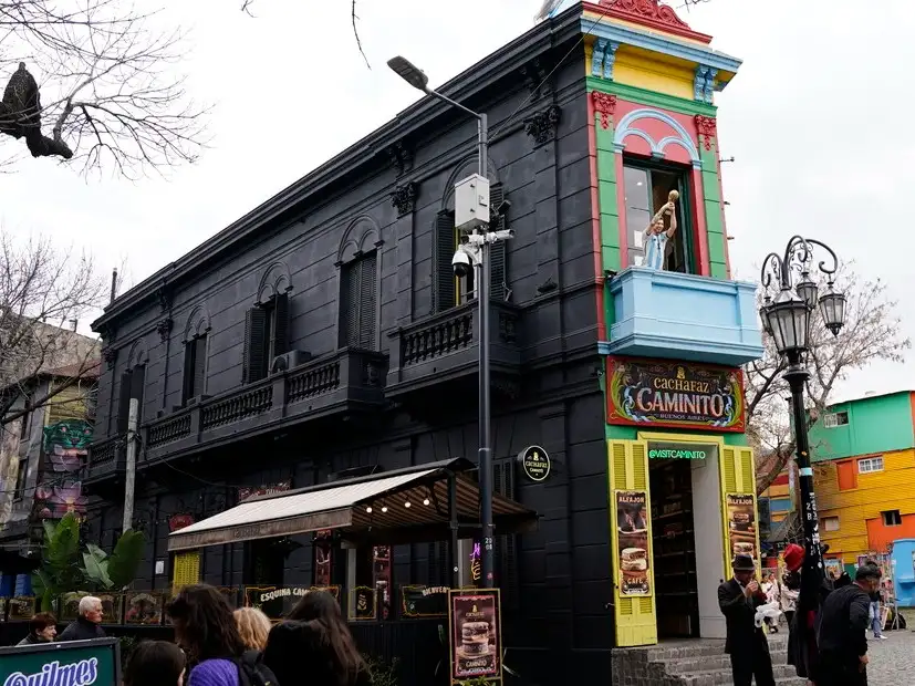 La intervención realizada en la calle Magallanes del 837 al 890 fue autorizada por el Gobierno de la Ciudad.