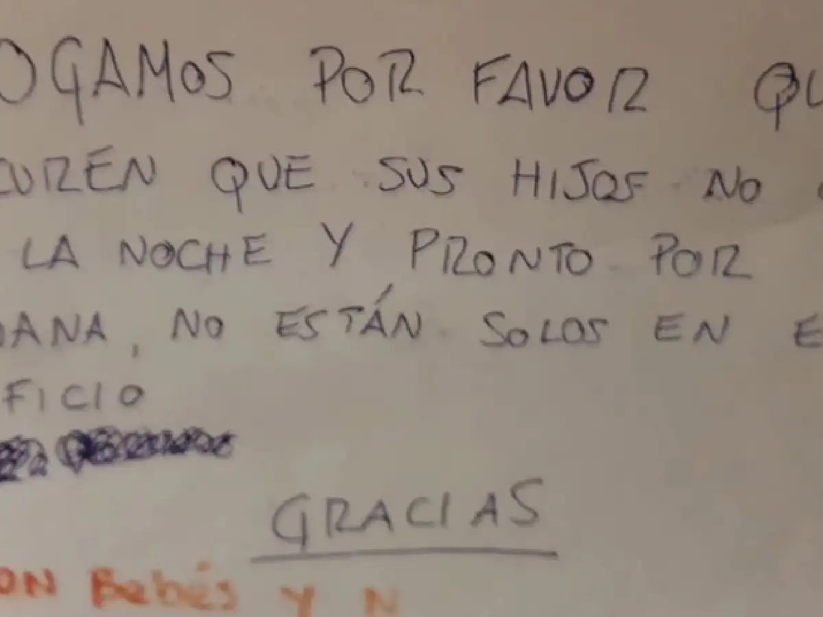 Su bebé lloraba, un vecino se quejó y él le dedicó una respuesta que se volvió viral