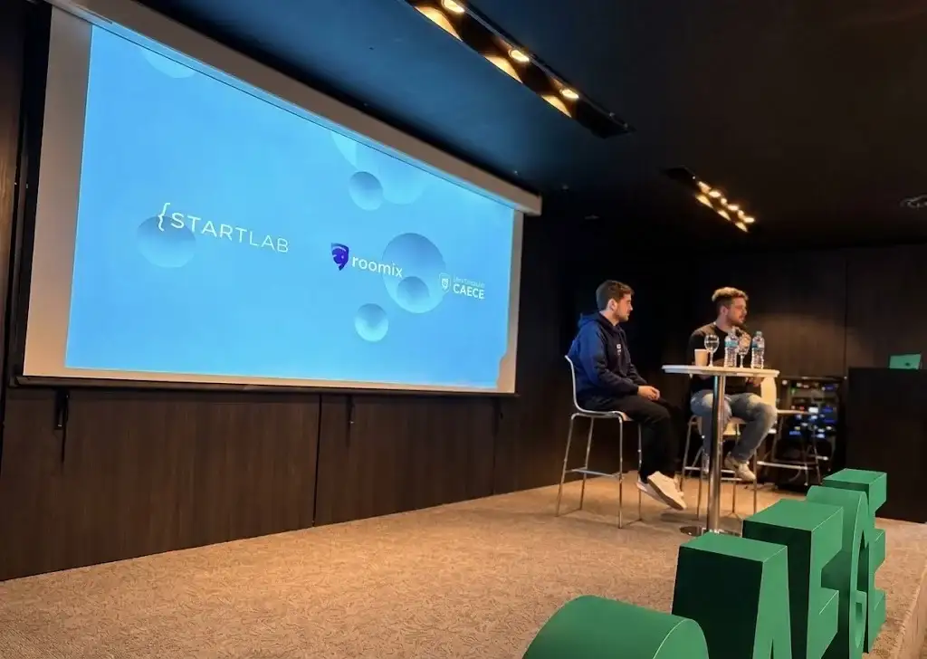 Tras pasar por siete Lab Sessions y encuentros con referentes tecnológicos, cada equipo hará un pitch final ante el jurado.