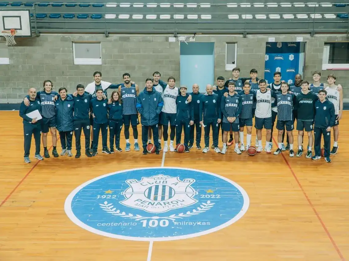 Plantel de Peñarol Básquet