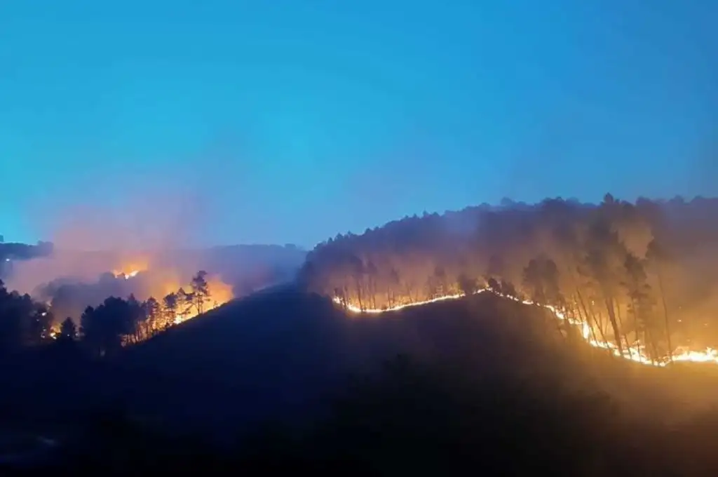 Por un incendio forestal, evacuaron unas 700 personas en el oeste de España