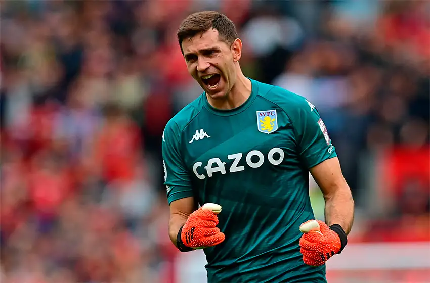 "Dibu" Martínez mantuvo el arco invicto ante United y Aston Villa celebró