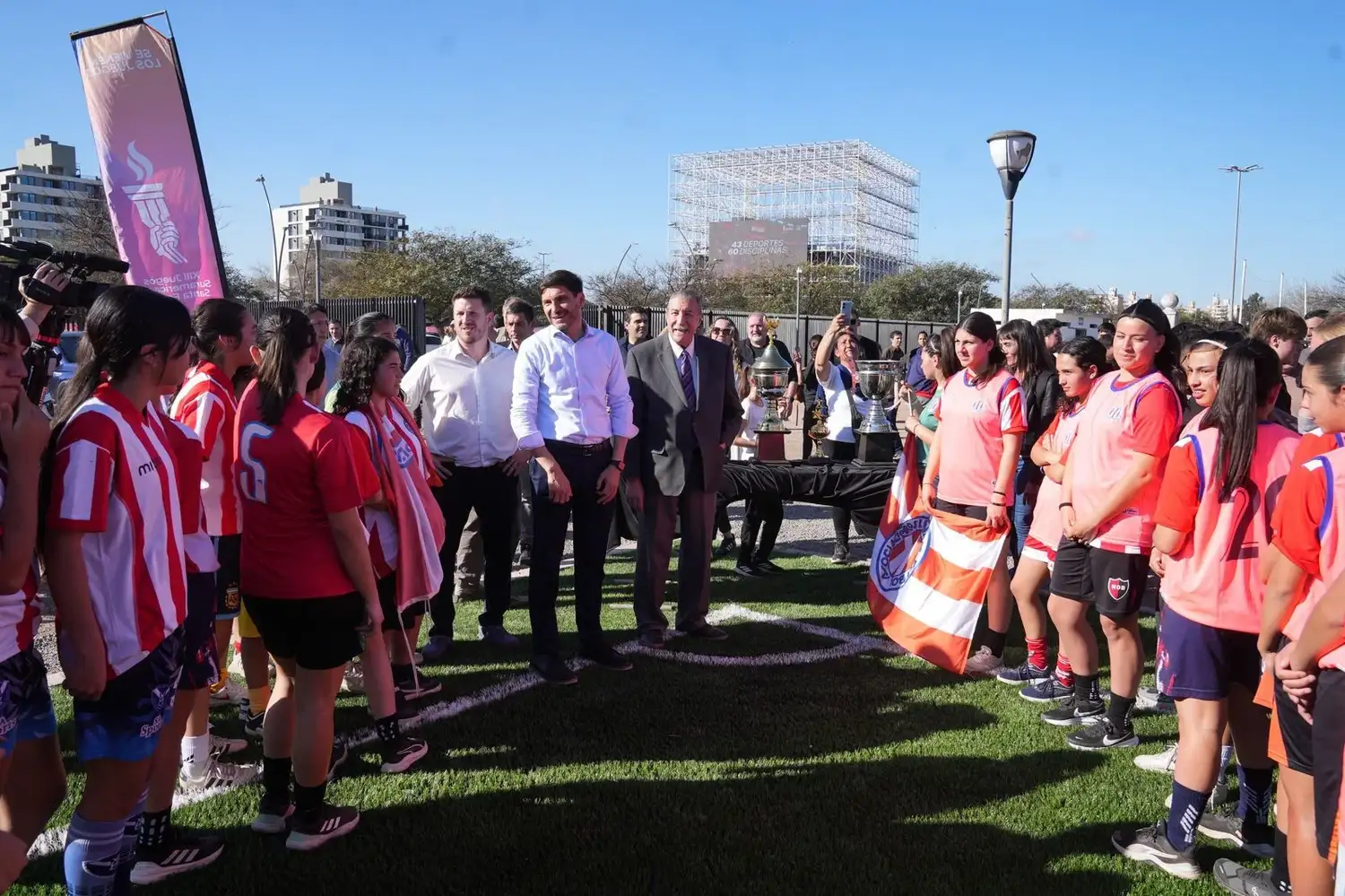 Pullaro, inauguró este martes nuevas obras deportivas en el predio de la Asociación Rosarina de Fútbol