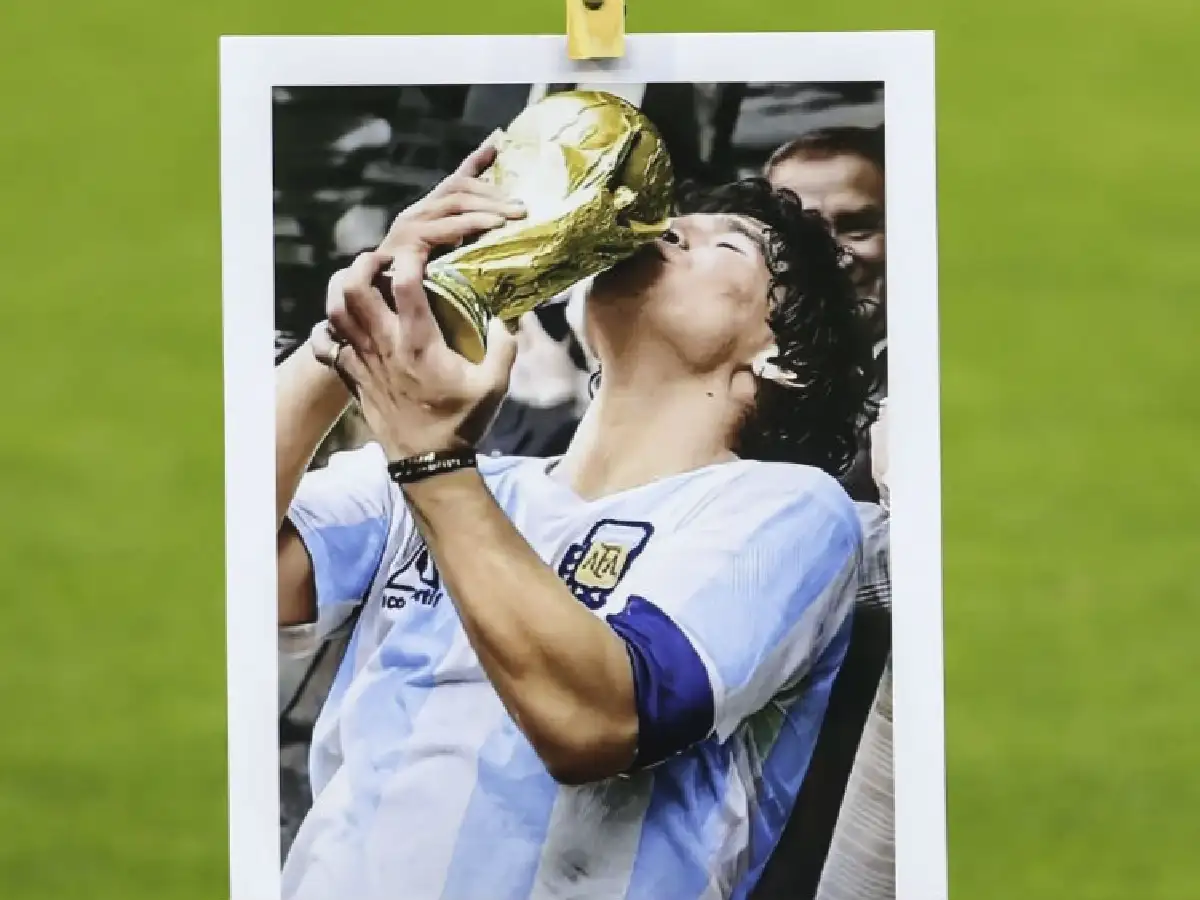 Un proyecto de ley busca que Maradona aparezca en billetes y sellos postales